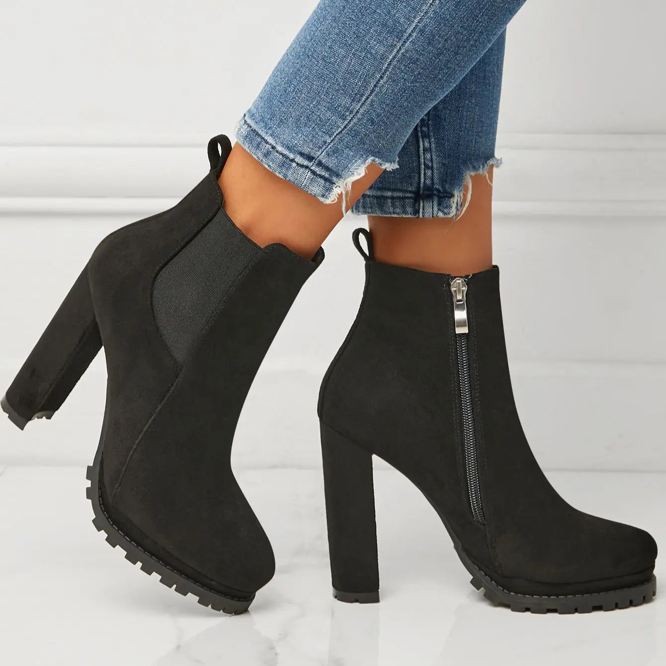 Bota Veludo Cano Curto - Toque de Luxo Para Dias de Frio!
