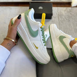 Tênis Astro Roxo Holográfico – Futurismo e Conforto em Sintonia