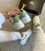 Tênis Astro Roxo Holográfico – Futurismo e Conforto em Sintonia