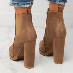 Bota Veludo Cano Curto - Toque de Luxo Para Dias de Frio!